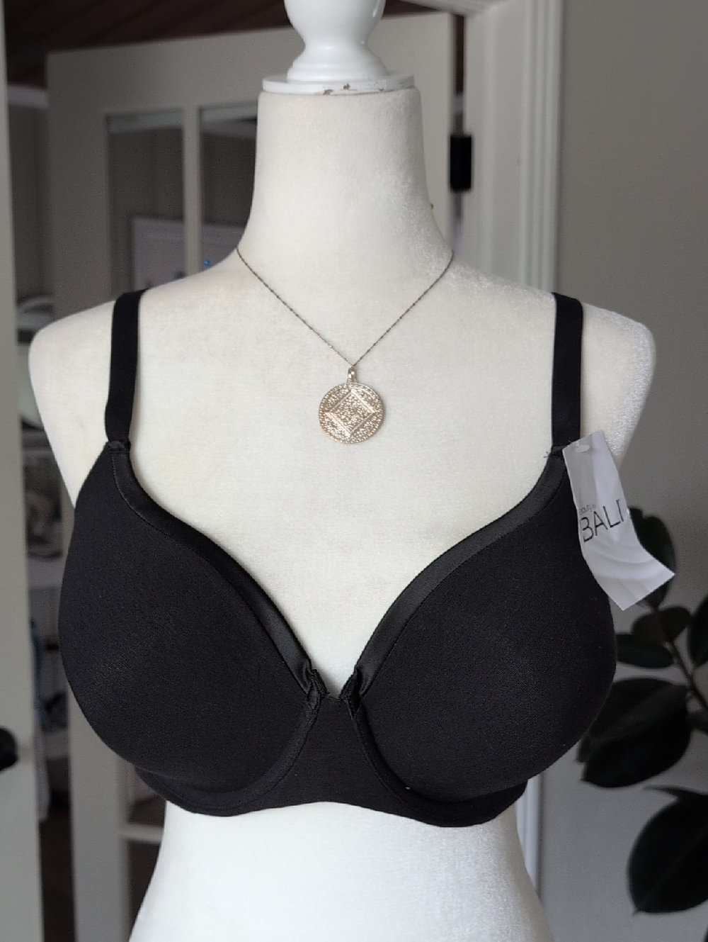 NWT Bali Black Seamless Underwire T-Shirt Bra 40DD